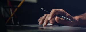 hand_am_laptop